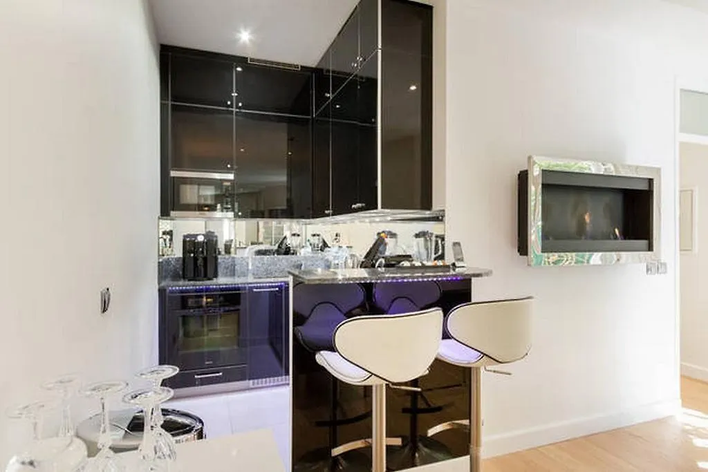 Apartment Luxury Flat With Patio Garden