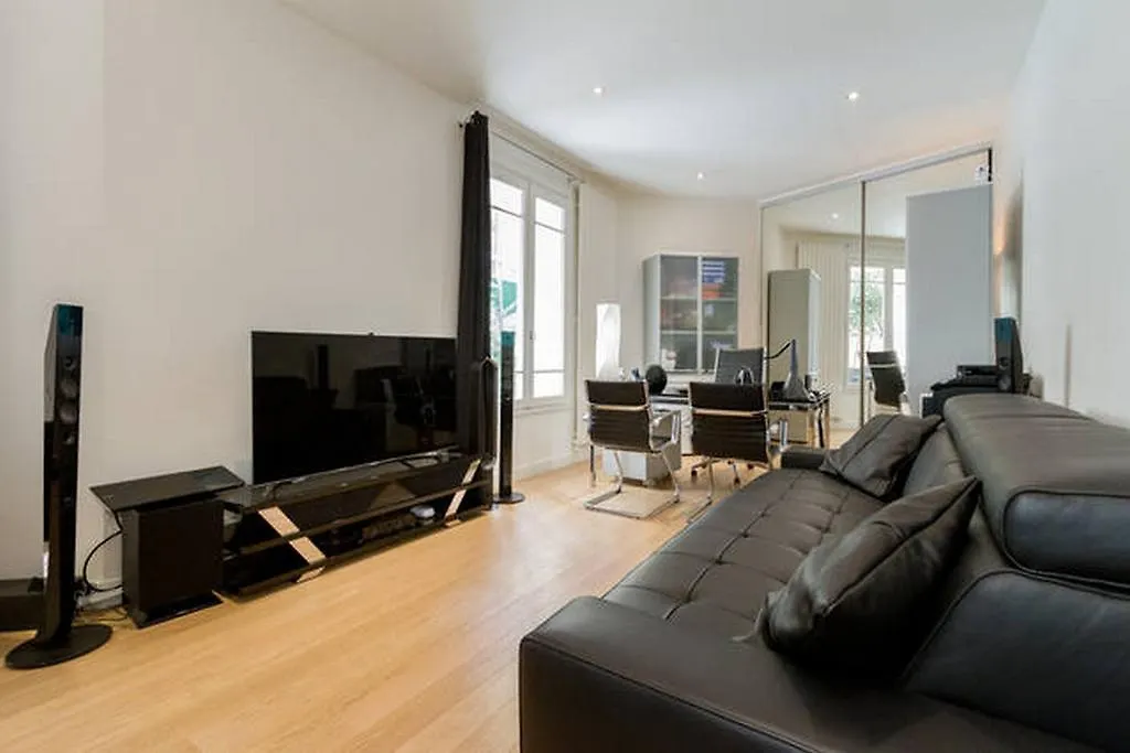 Apartment Luxury Flat With Patio Garden